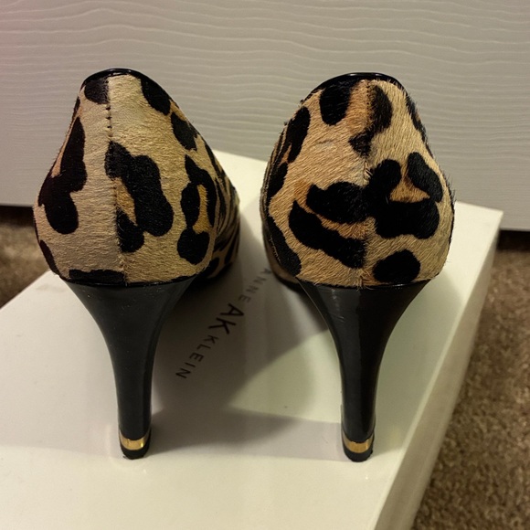 Anne Klein Tan and Black Leopard Heels size 7M - Picture 5 of 7